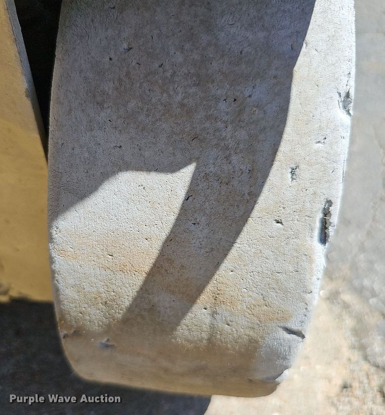 image for item DQ0162 2000 JLG 1932-E2  scissor lift