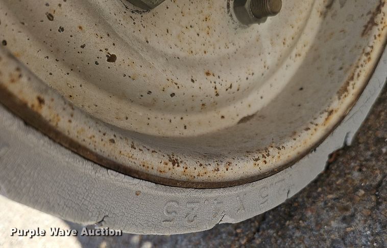 image for item DQ0162 2000 JLG 1932-E2  scissor lift