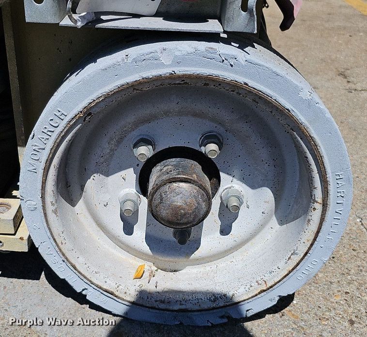 image for item DQ0162 2000 JLG 1932-E2  scissor lift