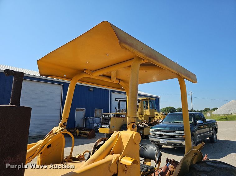 image for item DQ0164 John Deere 401J  tractor