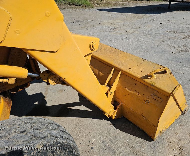 image for item DQ0164 John Deere 401J  tractor