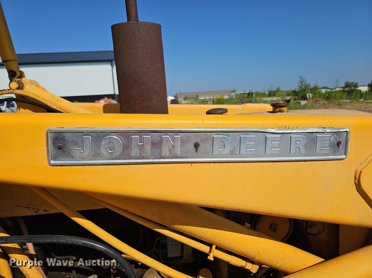 image for item DQ0164 John Deere 401J  tractor