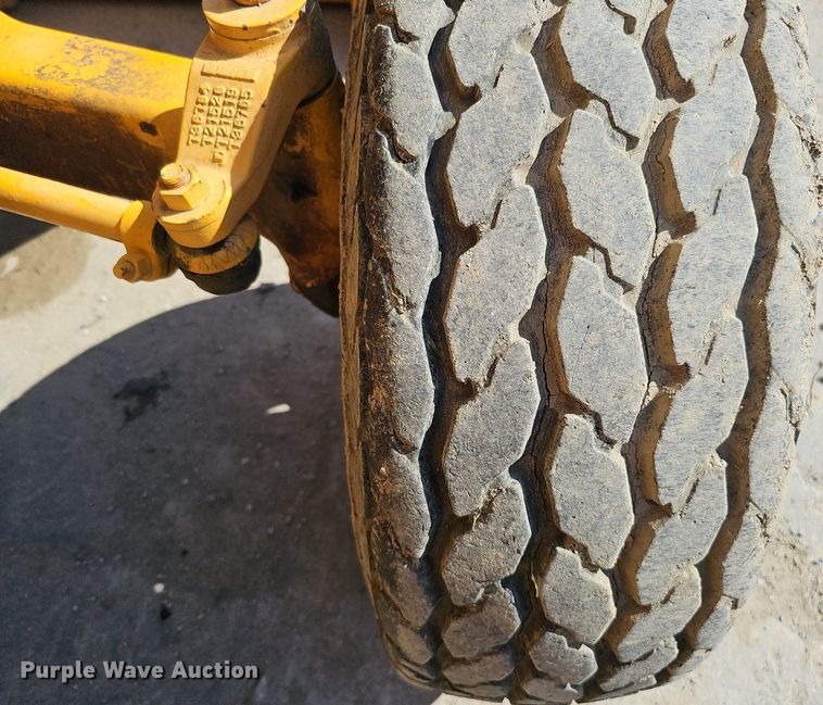 image for item DQ0164 John Deere 401J  tractor