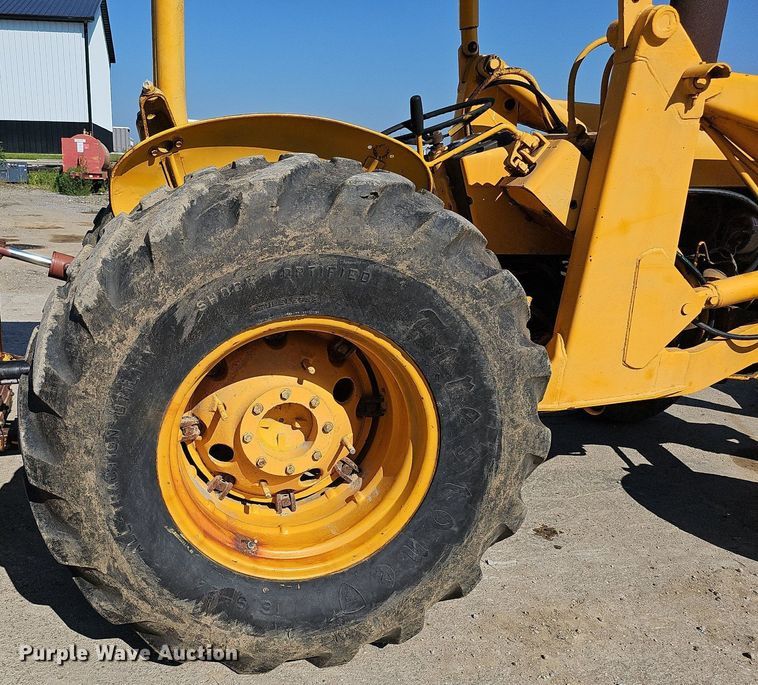 image for item DQ0164 John Deere 401J  tractor