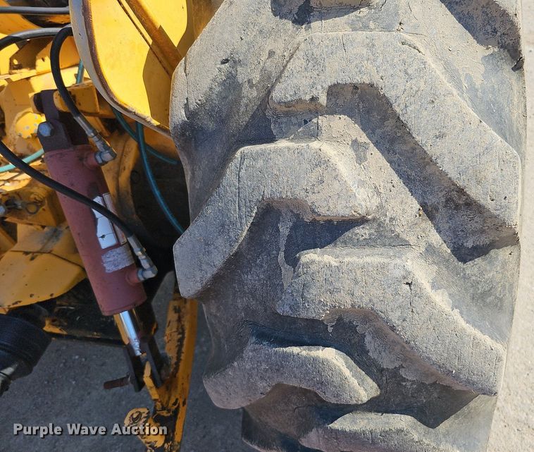 image for item DQ0164 John Deere 401J  tractor