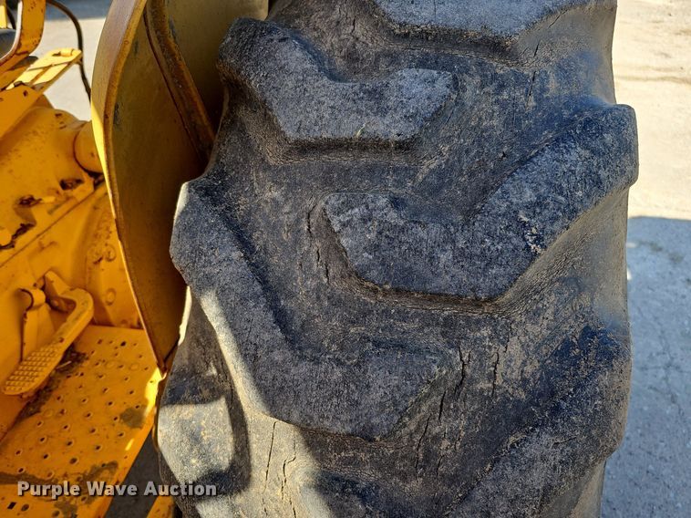 image for item DQ0164 John Deere 401J  tractor