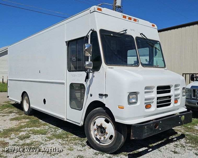 image for item DQ0186 2003 International 1652-SC  delivery truck