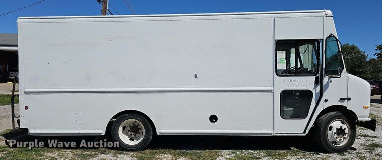 image for item DQ0186 2003 International 1652-SC  delivery truck