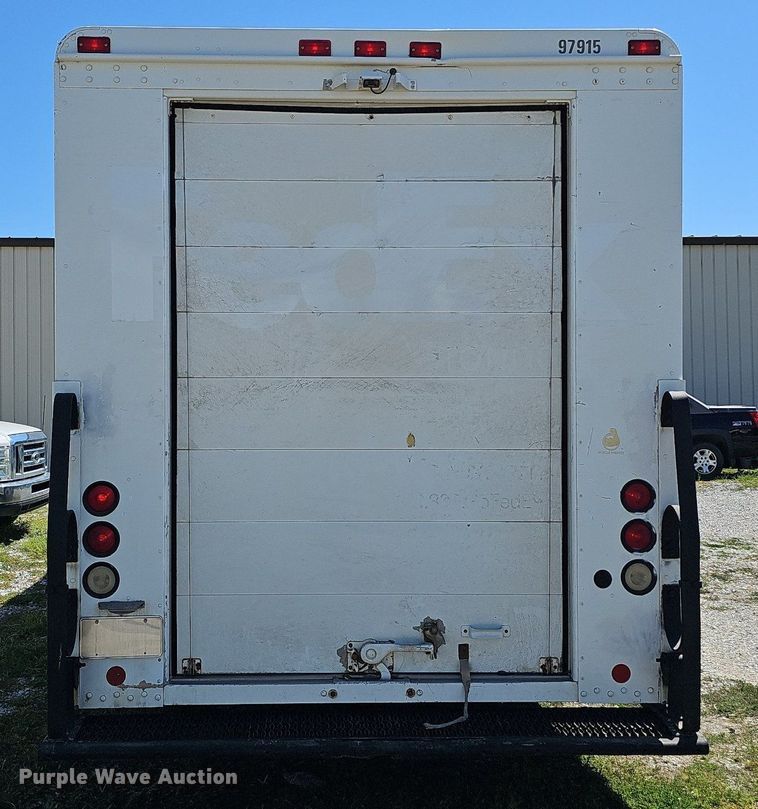 image for item DQ0186 2003 International 1652-SC  delivery truck