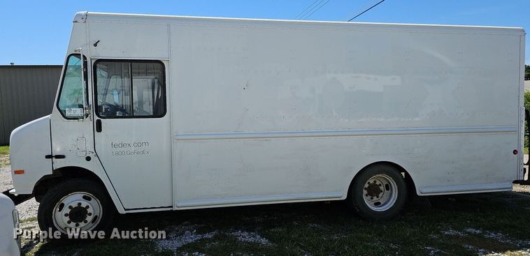 image for item DQ0186 2003 International 1652-SC  delivery truck