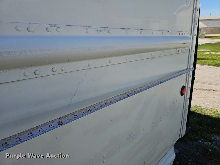 image for item DQ0186 2003 International 1652-SC  delivery truck