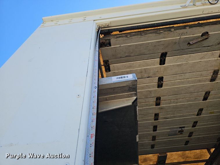 image for item DQ0186 2003 International 1652-SC  delivery truck