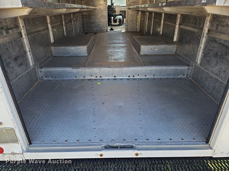 image for item DQ0186 2003 International 1652-SC  delivery truck