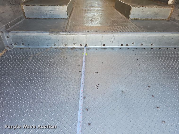 image for item DQ0186 2003 International 1652-SC  delivery truck