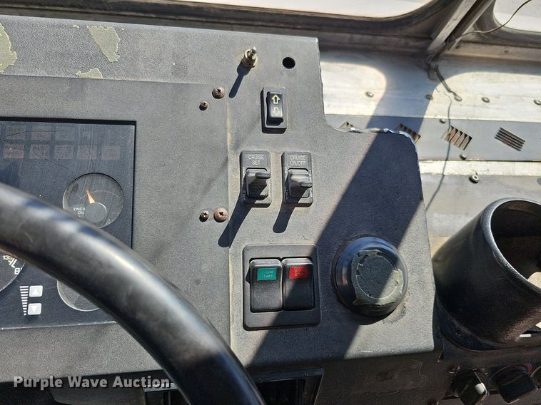 image for item DQ0186 2003 International 1652-SC  delivery truck