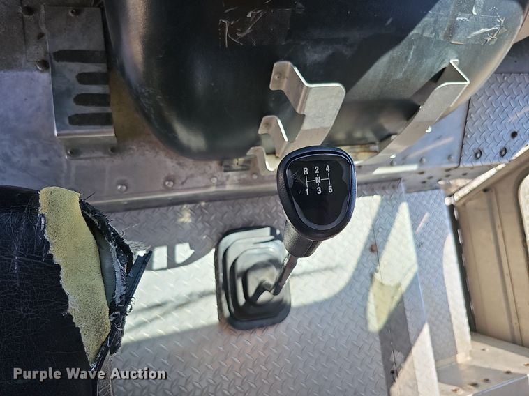 image for item DQ0186 2003 International 1652-SC  delivery truck