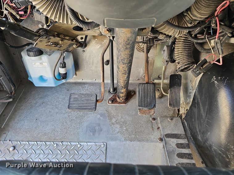 image for item DQ0186 2003 International 1652-SC  delivery truck