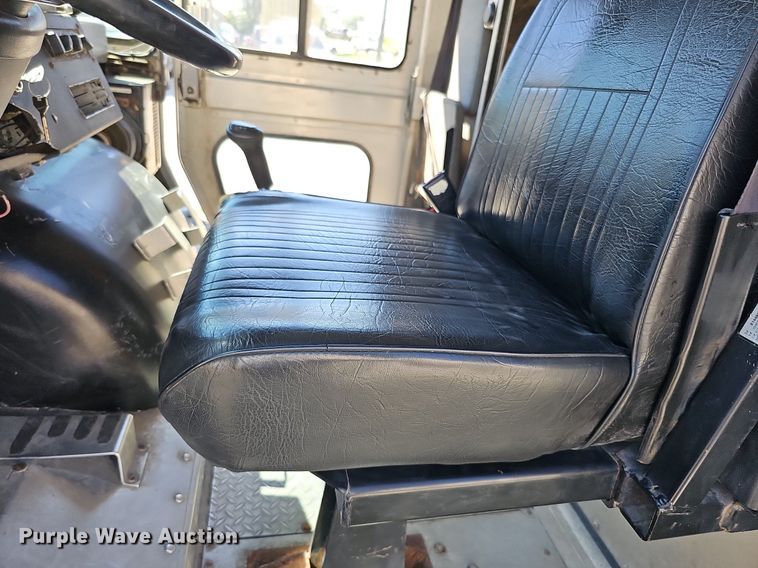 image for item DQ0186 2003 International 1652-SC  delivery truck