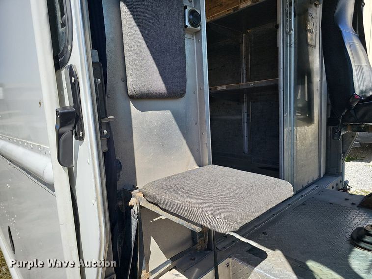 image for item DQ0186 2003 International 1652-SC  delivery truck