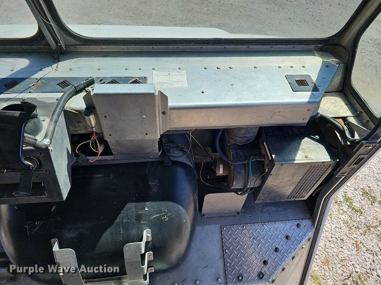 image for item DQ0186 2003 International 1652-SC  delivery truck