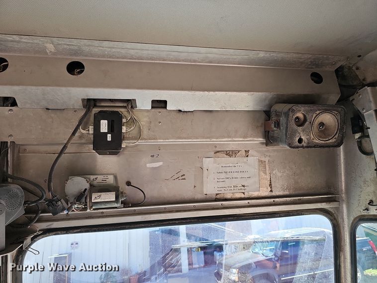 image for item DQ0186 2003 International 1652-SC  delivery truck