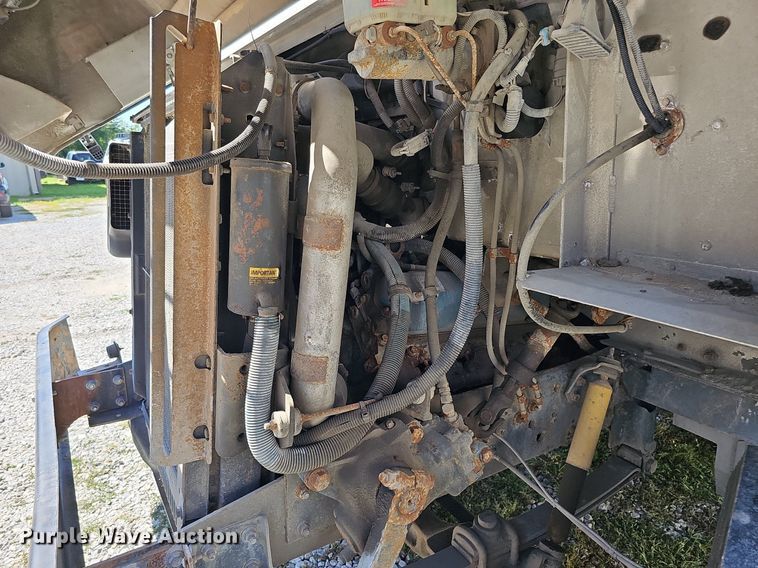 image for item DQ0186 2003 International 1652-SC  delivery truck