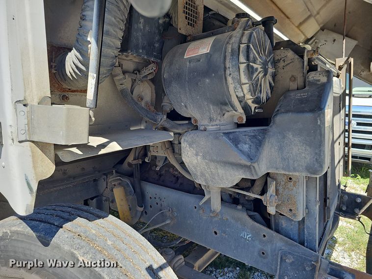 image for item DQ0186 2003 International 1652-SC  delivery truck