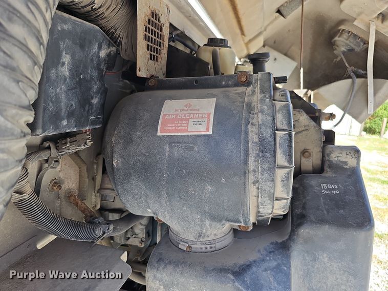 image for item DQ0186 2003 International 1652-SC  delivery truck