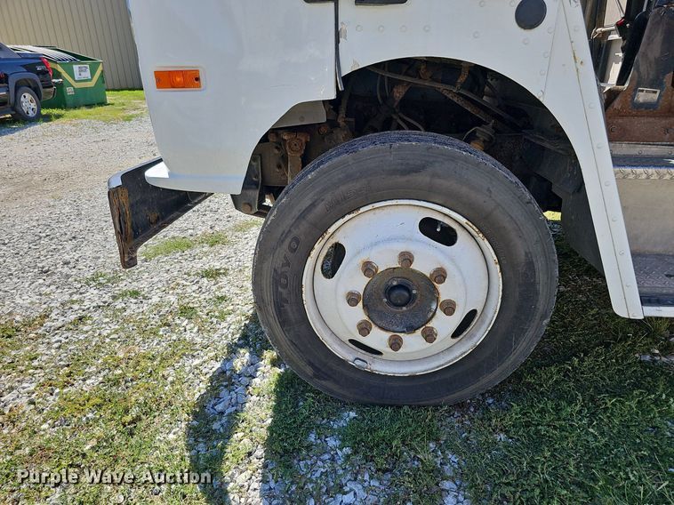 image for item DQ0186 2003 International 1652-SC  delivery truck