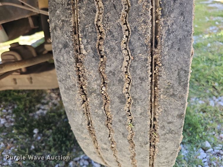 image for item DQ0186 2003 International 1652-SC  delivery truck