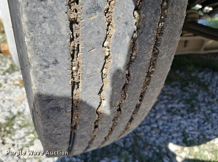 image for item DQ0186 2003 International 1652-SC  delivery truck