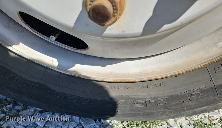 image for item DQ0186 2003 International 1652-SC  delivery truck