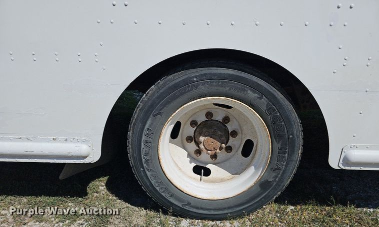 image for item DQ0186 2003 International 1652-SC  delivery truck