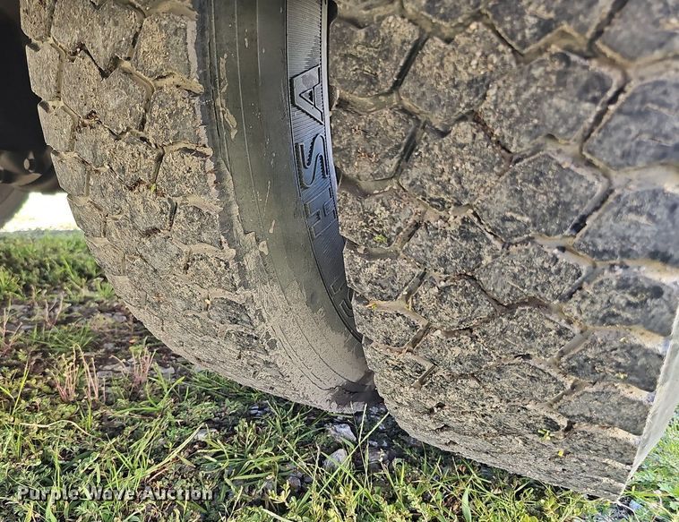 image for item DQ0186 2003 International 1652-SC  delivery truck