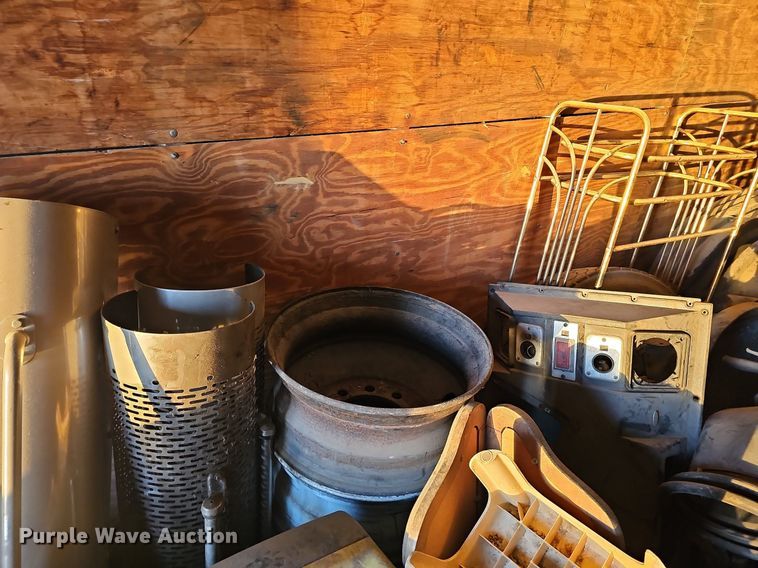 image for item DQ0189 Dry van trailer body