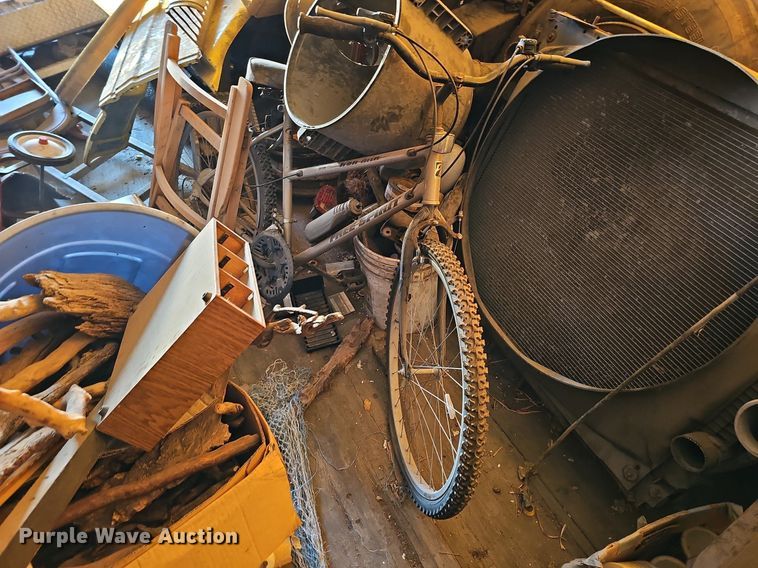 image for item DQ0189 Dry van trailer body