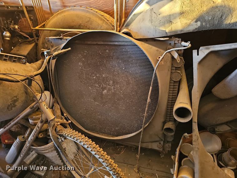 image for item DQ0189 Dry van trailer body