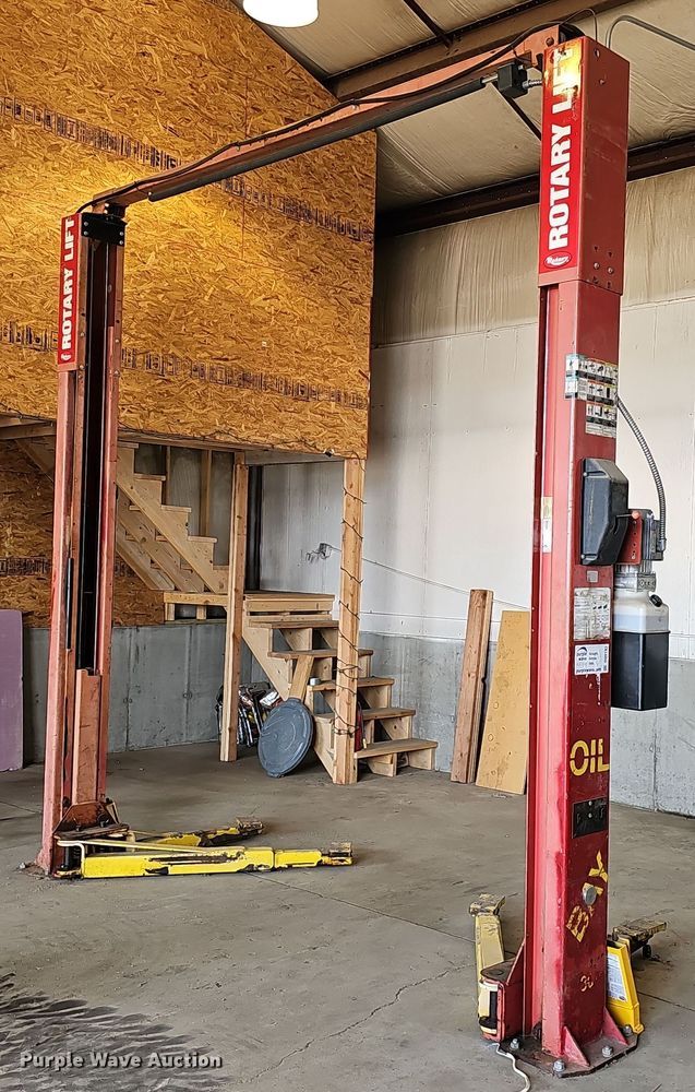 image for item DQ0193 Rotary lift  two post automotive lift