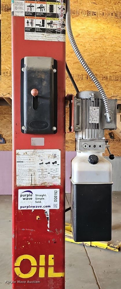 image for item DQ0193 Rotary lift  two post automotive lift