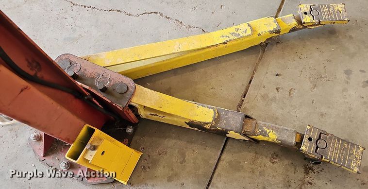 image for item DQ0193 Rotary lift  two post automotive lift