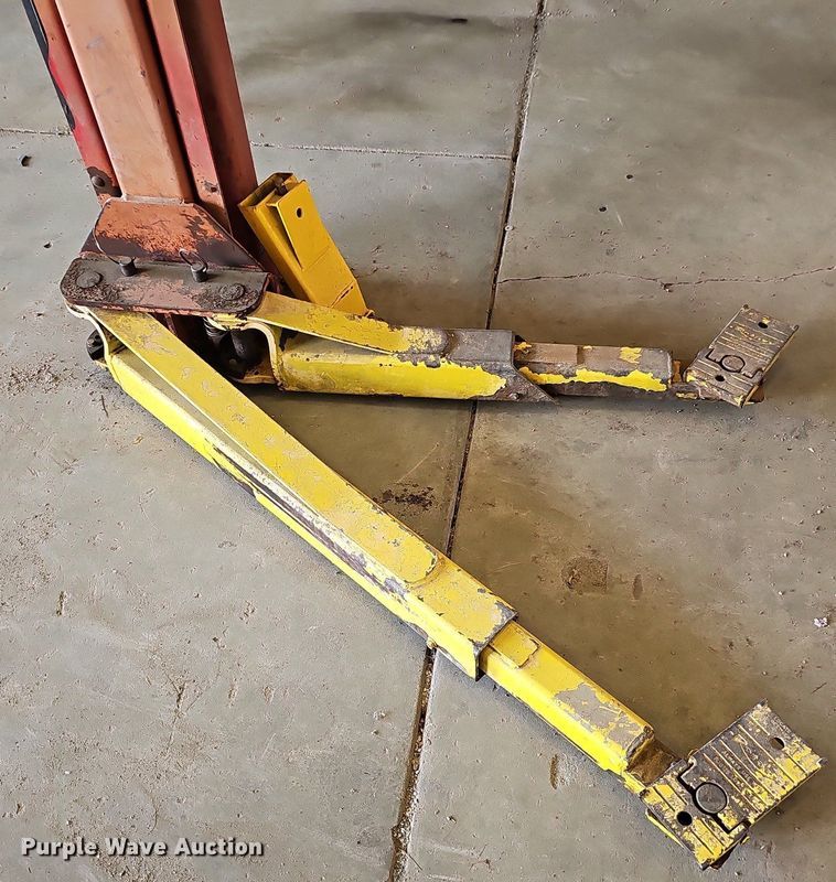 image for item DQ0193 Rotary lift  two post automotive lift