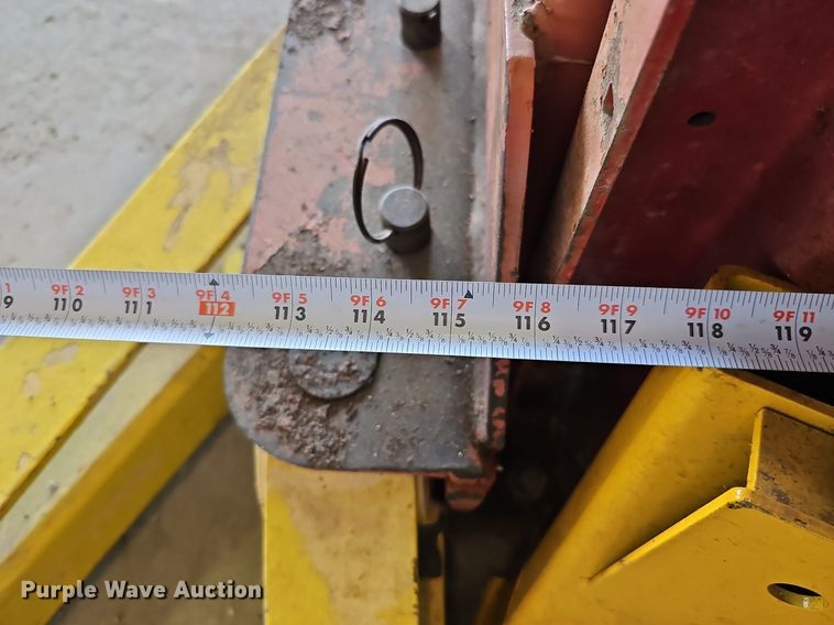 image for item DQ0193 Rotary lift  two post automotive lift