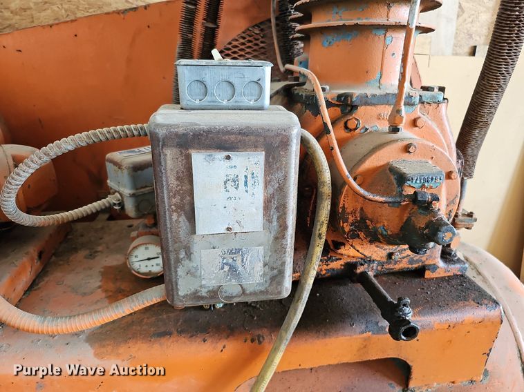 image for item DQ0194 1957 Buehler Tank and Welding Works  air compressor