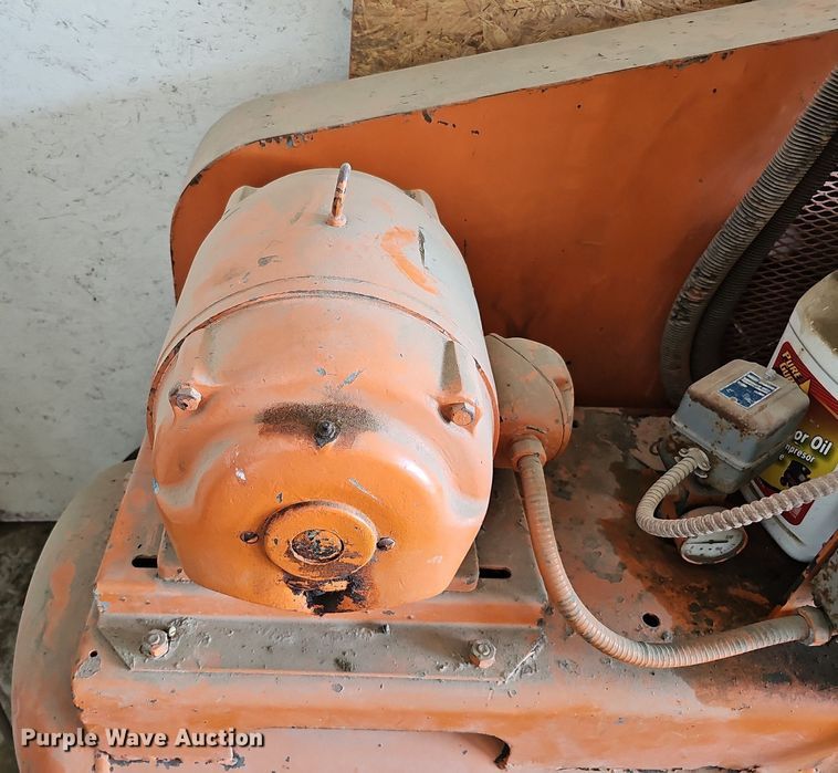 image for item DQ0194 1957 Buehler Tank and Welding Works  air compressor
