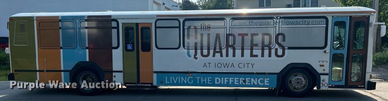 image for item DQ0878 1999 Gillig C12D102N4  bus