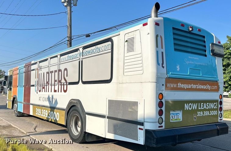 image for item DQ0878 1999 Gillig C12D102N4  bus