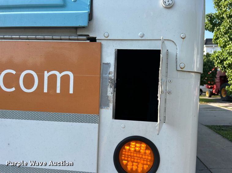 image for item DQ0878 1999 Gillig C12D102N4  bus