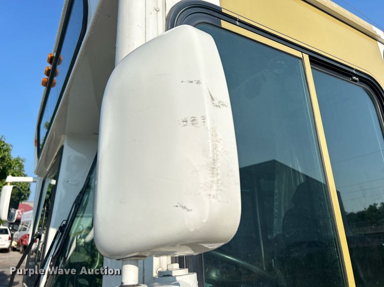 image for item DQ0878 1999 Gillig C12D102N4  bus