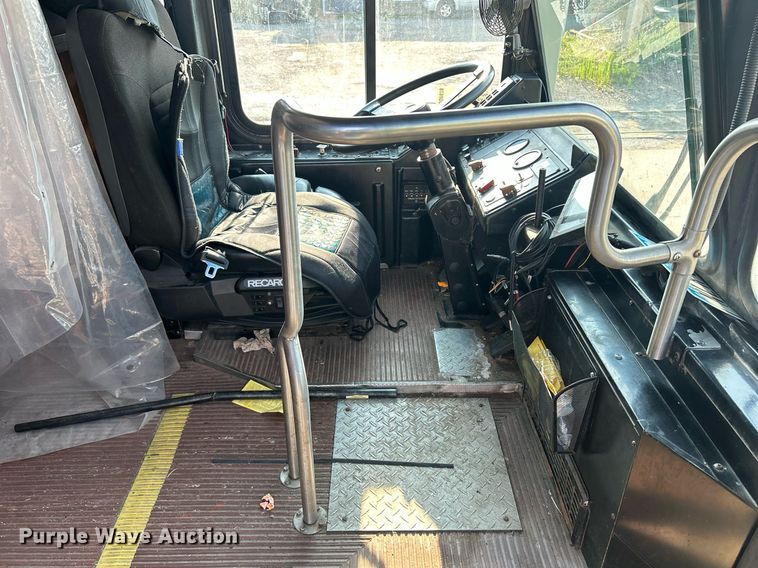 image for item DQ0878 1999 Gillig C12D102N4  bus