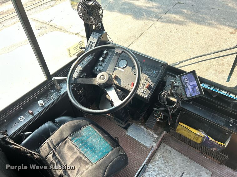 image for item DQ0878 1999 Gillig C12D102N4  bus